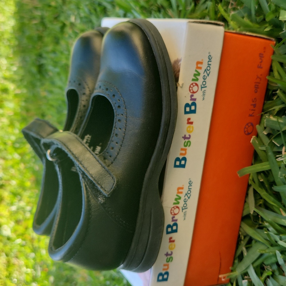 New Girls Buster Brown Classic Black Dress Shoes Size 9 1/2